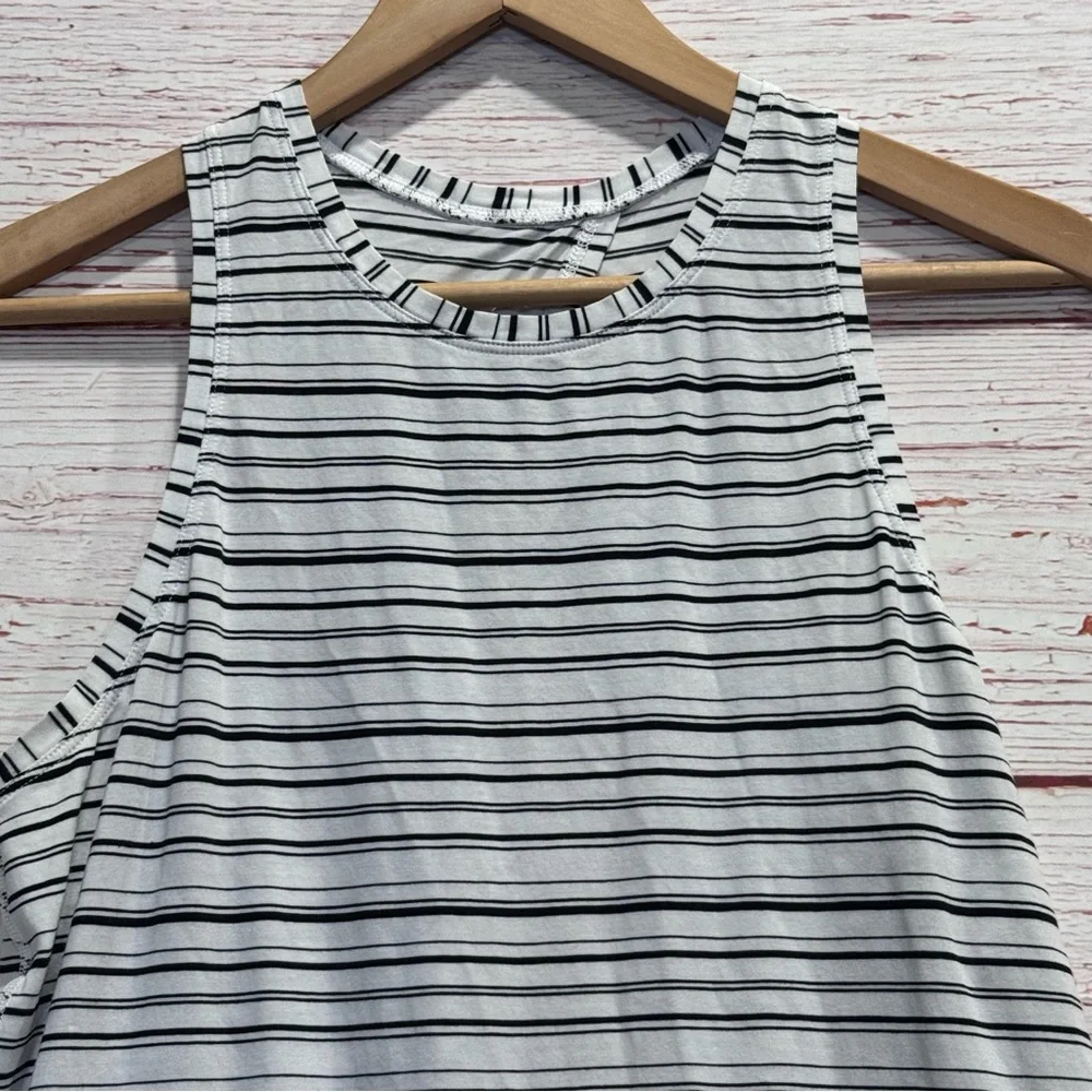 Lululemon All Tied Up Tank in Cut Back Stripe White Black Sz 8